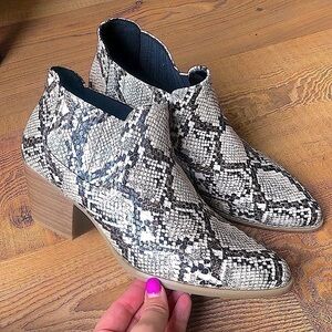 A.N.A NWOT’s Snakeskin Wedge Heeled Pointed Toe Boho Booties Size 9.5